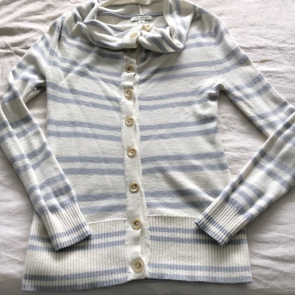 Button up sweater - Picture 3 of 5